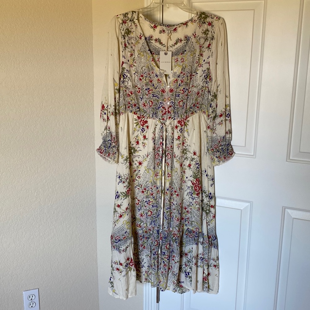 Womens off white patterned dress. New with tags.